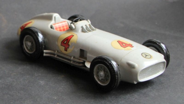 Merit Mercedes-Benz W 196 Silver Arrow Racingcar 1954 Plasticmodel (0686)